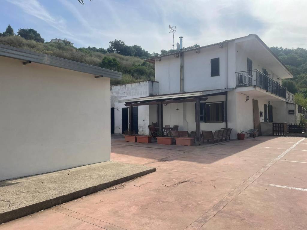 appartamento in vendita ad Ogliastro Cilento