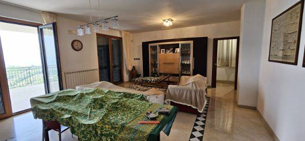 casa indipendente in vendita ad Ogliastro Cilento