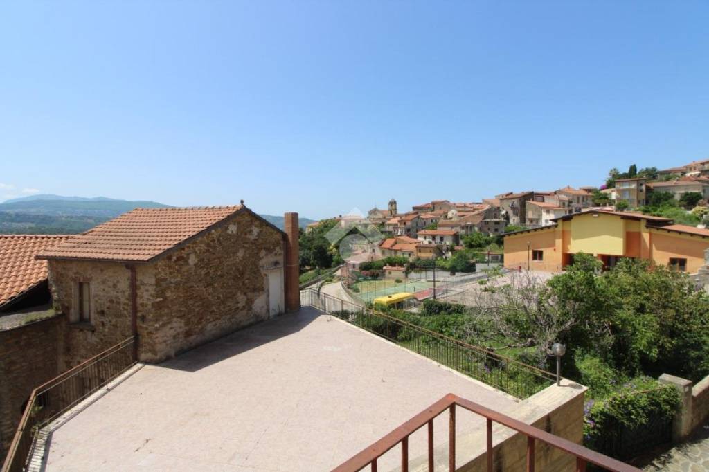 casa indipendente in vendita ad Ogliastro Cilento