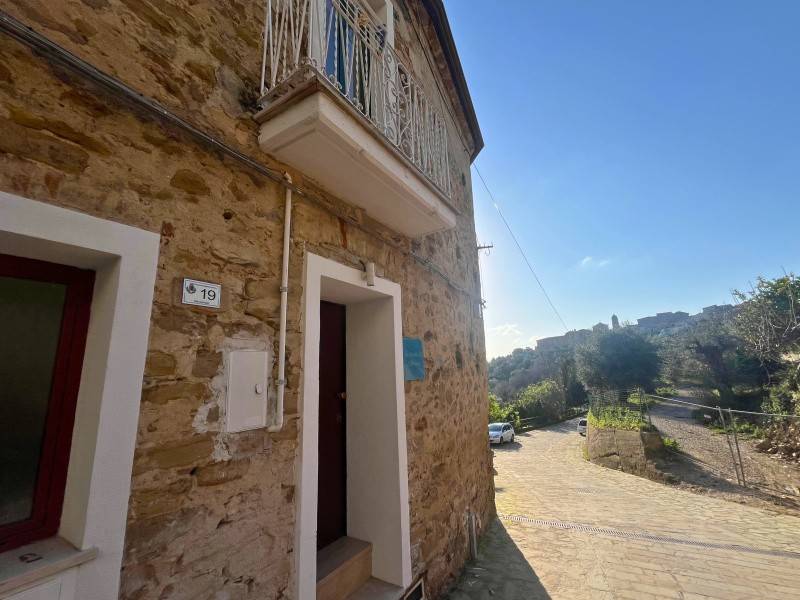 casa indipendente in vendita ad Ogliastro Cilento