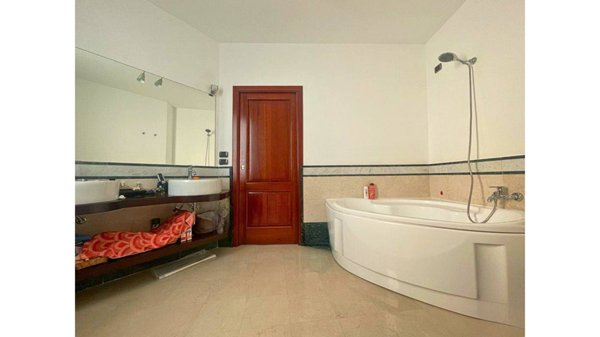 casa indipendente in vendita ad Ogliastro Cilento