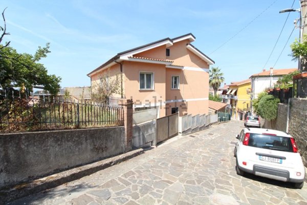 appartamento in vendita ad Ogliastro Cilento