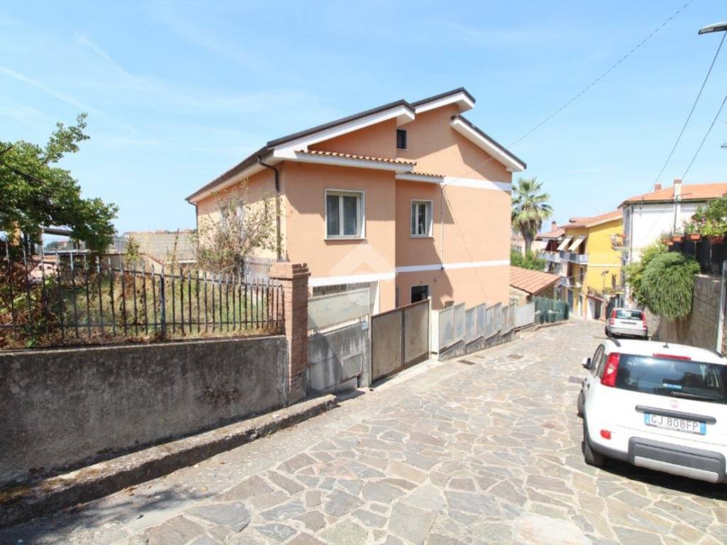 appartamento in vendita ad Ogliastro Cilento