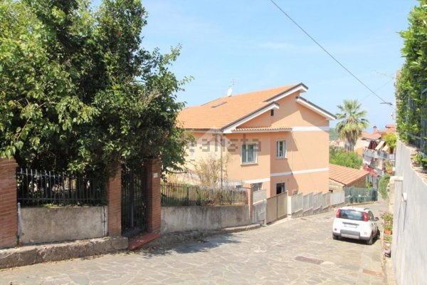 appartamento in vendita ad Ogliastro Cilento