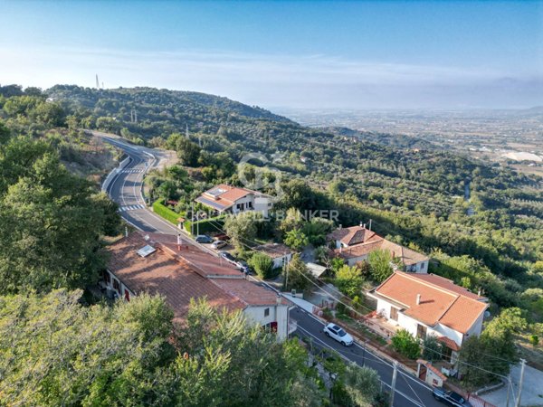 casa semindipendente in vendita ad Ogliastro Cilento