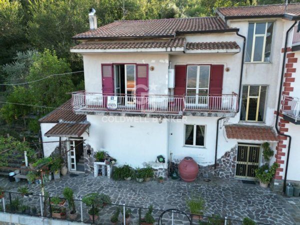 casa indipendente in vendita ad Ogliastro Cilento
