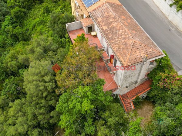 casa indipendente in vendita ad Ogliastro Cilento