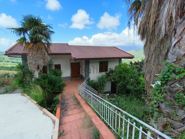 casa indipendente in vendita ad Ogliastro Cilento in zona Eredita
