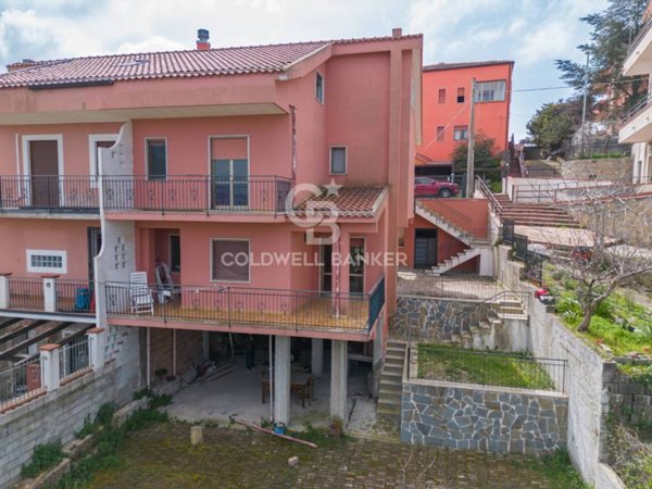 casa indipendente in vendita ad Ogliastro Cilento