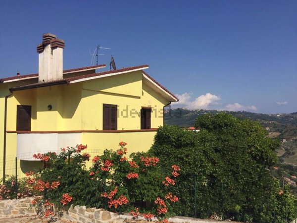 casa indipendente in vendita ad Ogliastro Cilento