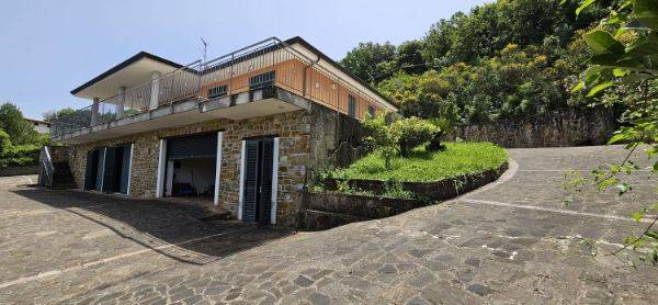 casa indipendente in vendita ad Ogliastro Cilento