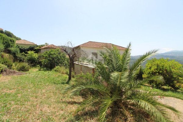 casa indipendente in vendita ad Ogliastro Cilento