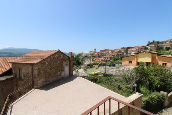 casa indipendente in vendita ad Ogliastro Cilento