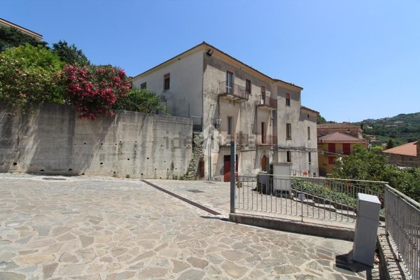 casa indipendente in vendita ad Ogliastro Cilento