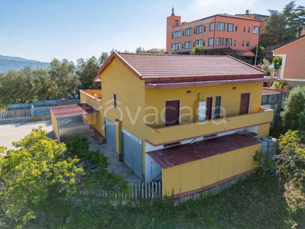 casa indipendente in vendita ad Ogliastro Cilento