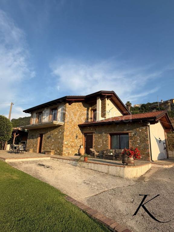 casa indipendente in vendita ad Ogliastro Cilento