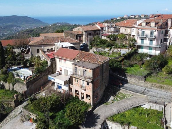 casa indipendente in vendita ad Ogliastro Cilento
