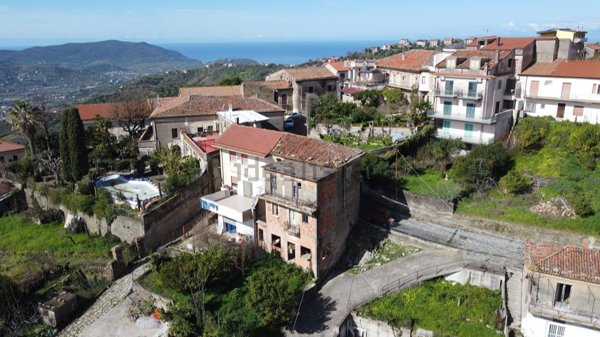 casa indipendente in vendita ad Ogliastro Cilento