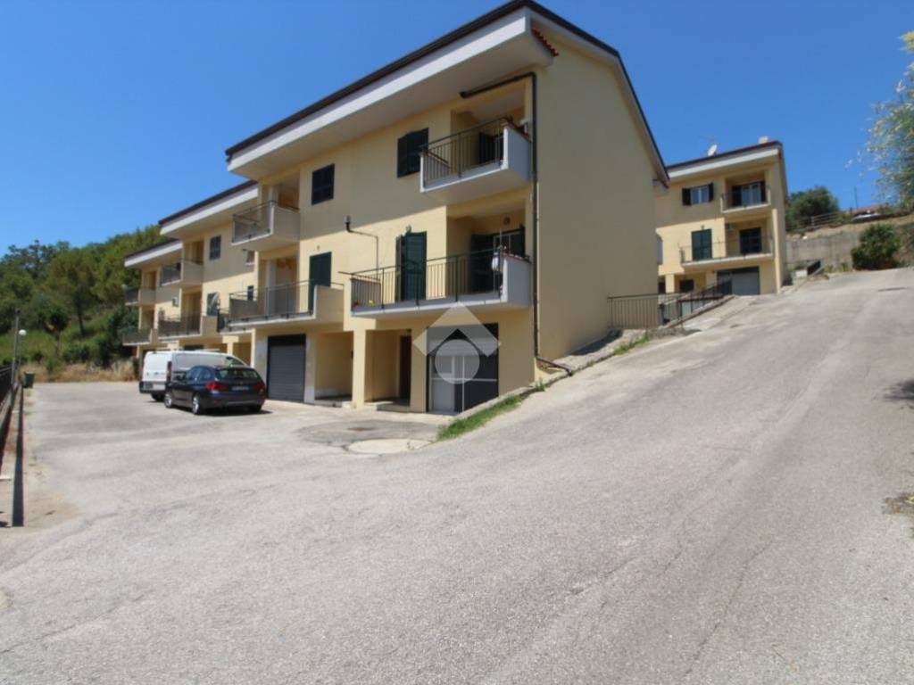casa indipendente in vendita ad Ogliastro Cilento in zona Eredita