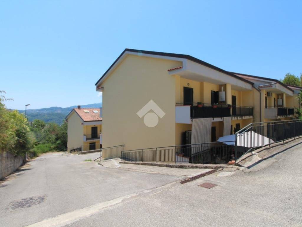 casa indipendente in vendita ad Ogliastro Cilento