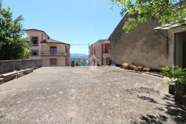 casa indipendente in vendita ad Ogliastro Cilento