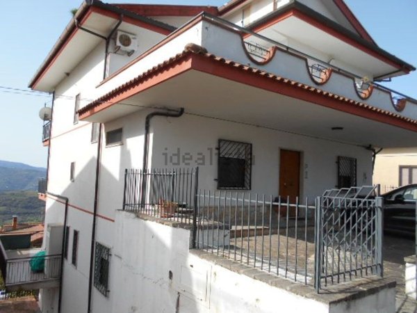 casa semindipendente in vendita ad Ogliastro Cilento
