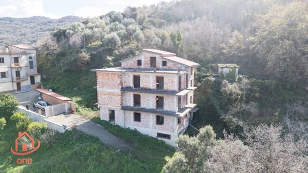casa indipendente in vendita ad Ogliastro Cilento