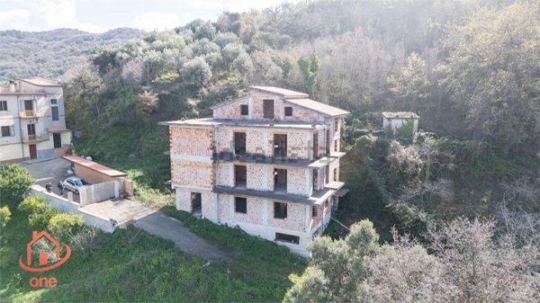casa indipendente in vendita ad Ogliastro Cilento