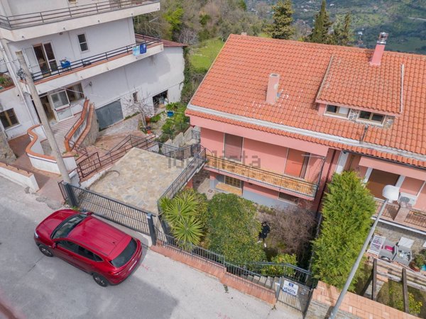 casa indipendente in vendita ad Ogliastro Cilento