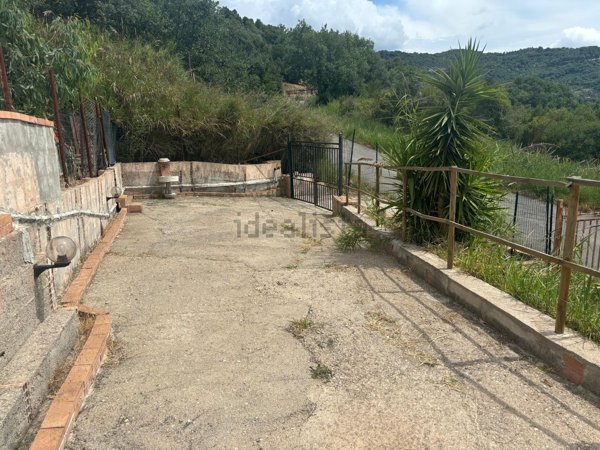 casa indipendente in vendita ad Ogliastro Cilento