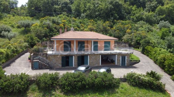 casa indipendente in vendita ad Ogliastro Cilento