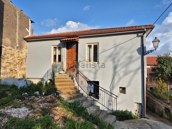 casa indipendente in vendita ad Ogliastro Cilento