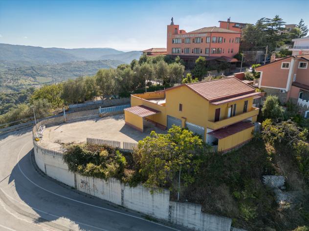 casa indipendente in vendita ad Ogliastro Cilento