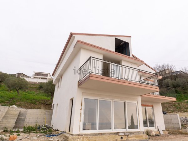 casa indipendente in vendita ad Ogliastro Cilento
