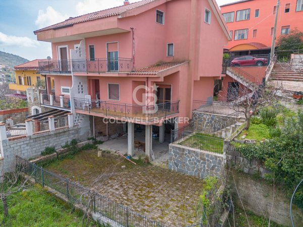 casa indipendente in vendita ad Ogliastro Cilento