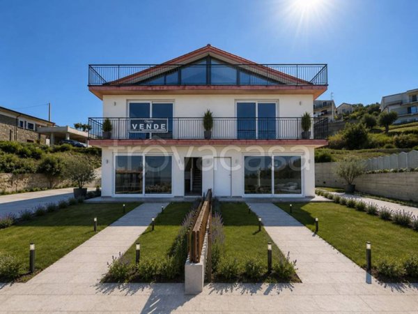 casa indipendente in vendita ad Ogliastro Cilento in zona Eredita