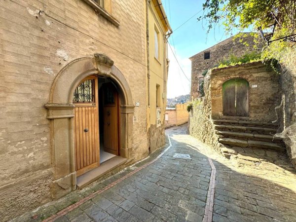casa indipendente in vendita ad Ogliastro Cilento