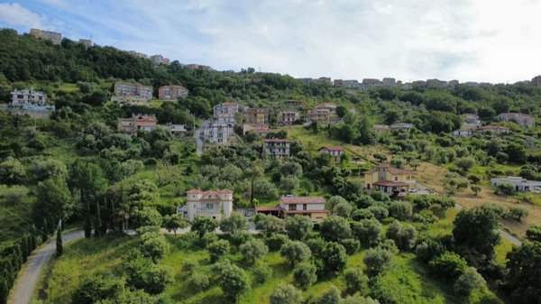 terreno in vendita ad Ogliastro Cilento in zona Eredita