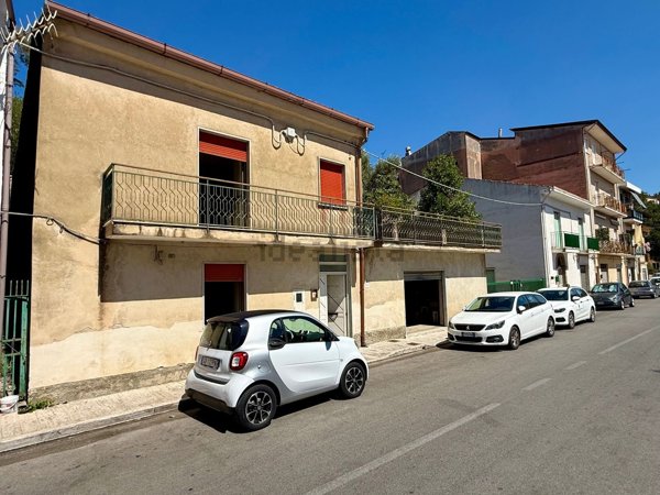 casa indipendente in vendita ad Ogliastro Cilento in zona Eredita