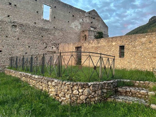casa indipendente in vendita ad Olevano sul Tusciano