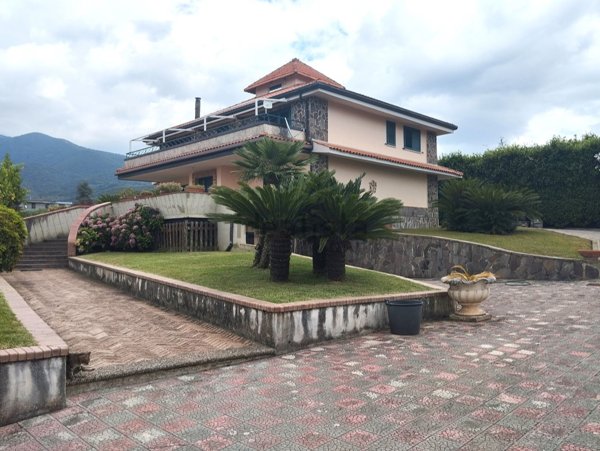 casa indipendente in vendita ad Olevano sul Tusciano