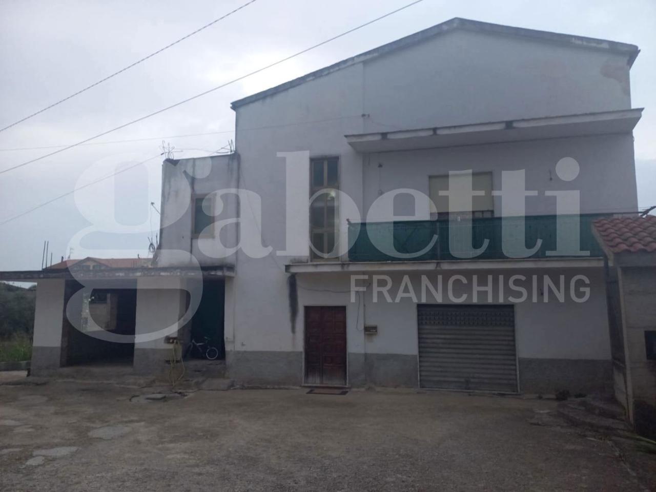 casa indipendente in vendita ad Olevano sul Tusciano in zona Monticelli