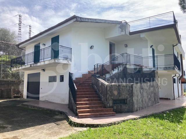 casa indipendente in vendita ad Olevano sul Tusciano in zona Ariano