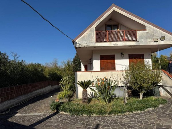 casa indipendente in vendita ad Olevano sul Tusciano