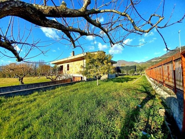 casa indipendente in vendita ad Olevano sul Tusciano