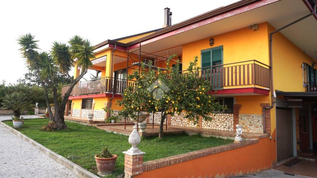 casa indipendente in vendita ad Olevano sul Tusciano