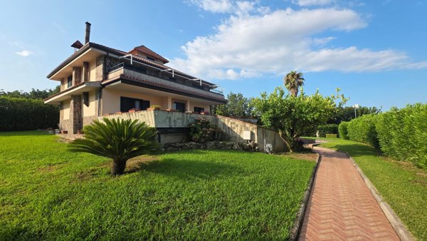 casa indipendente in vendita ad Olevano sul Tusciano