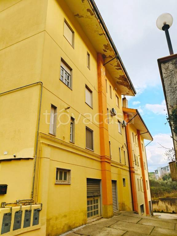 appartamento in vendita ad Oliveto Citra