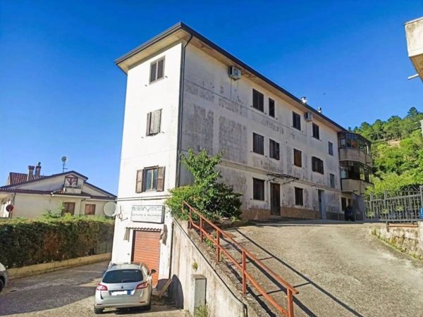 appartamento in vendita ad Oliveto Citra