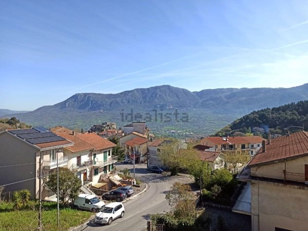 appartamento in vendita ad Oliveto Citra